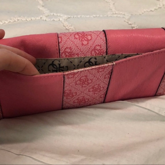 Authentic Guess Wallet - Picture 8 of 8